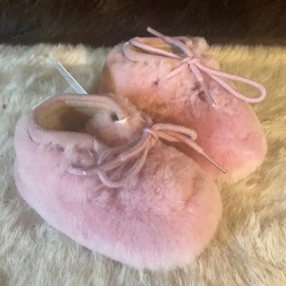 UGG baby slippers (5147) NWT